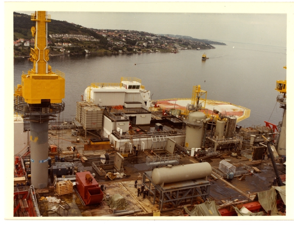 Statfjord B Under Bygging Ved Rosenberg Verft I 1980. - Norsk ...