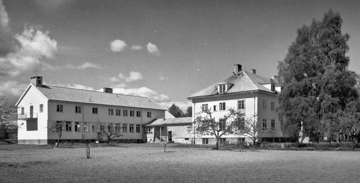 Akershus Husmorskole, Eidsvoll. Utvalg av bilder. Marta Nordheim er et ...