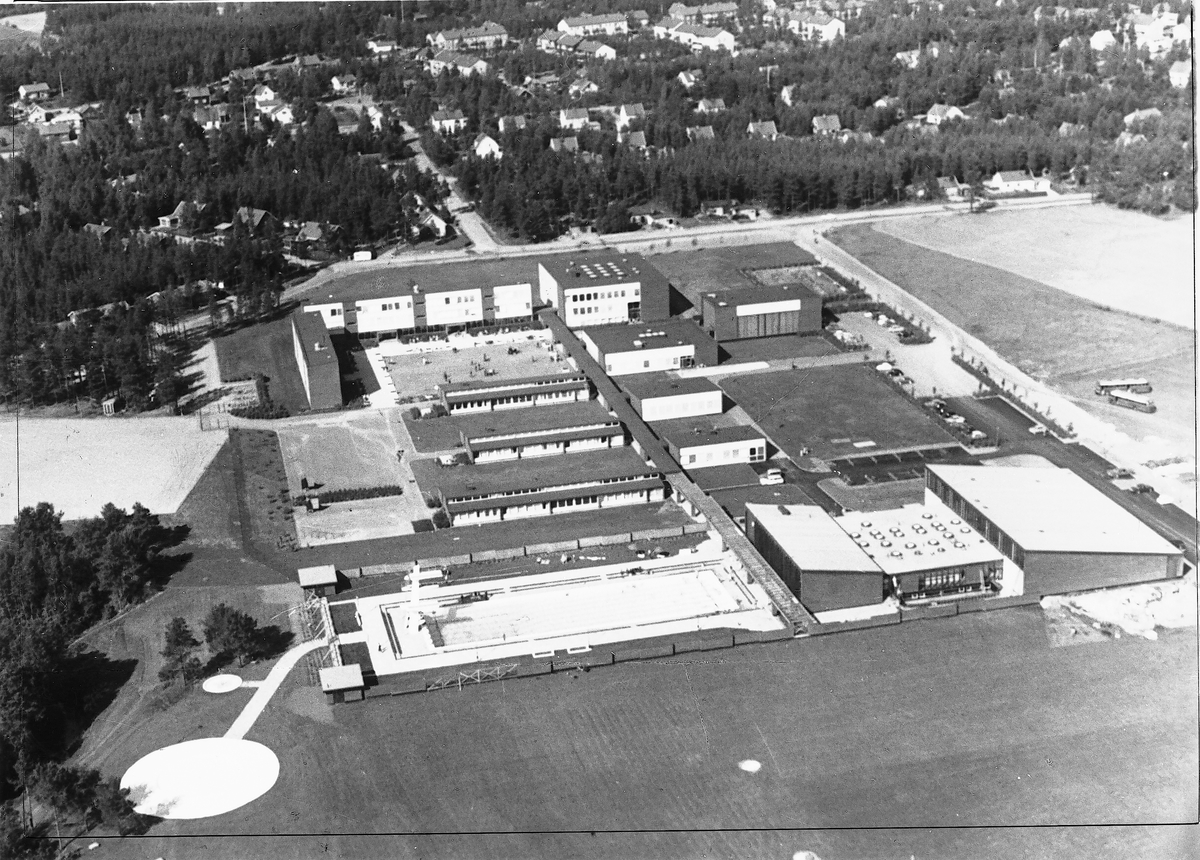 Sportcentrum och Centralskolan (Sofiedalskolan). Södra Valbo ...