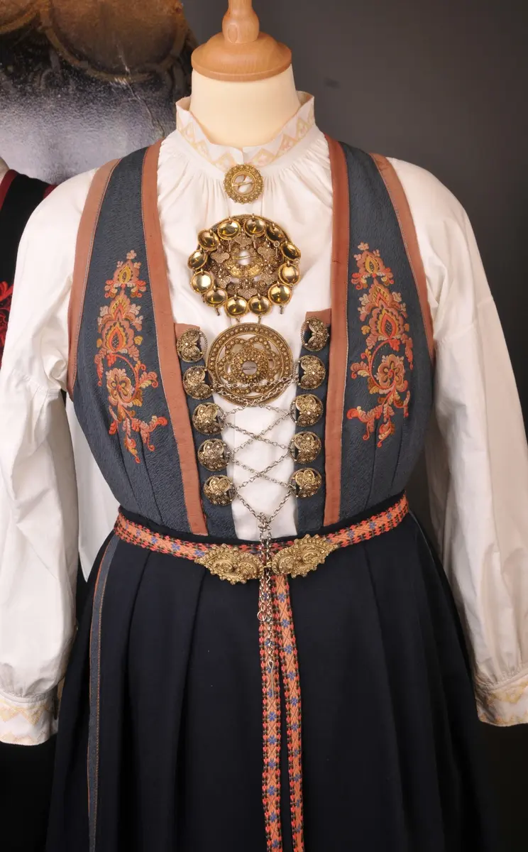 Bunad Vest Telemark Museum DigitaltMuseum